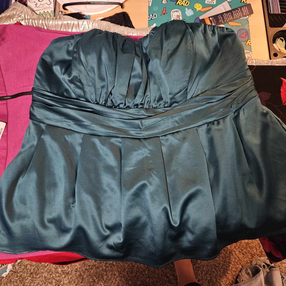 Green strapless top